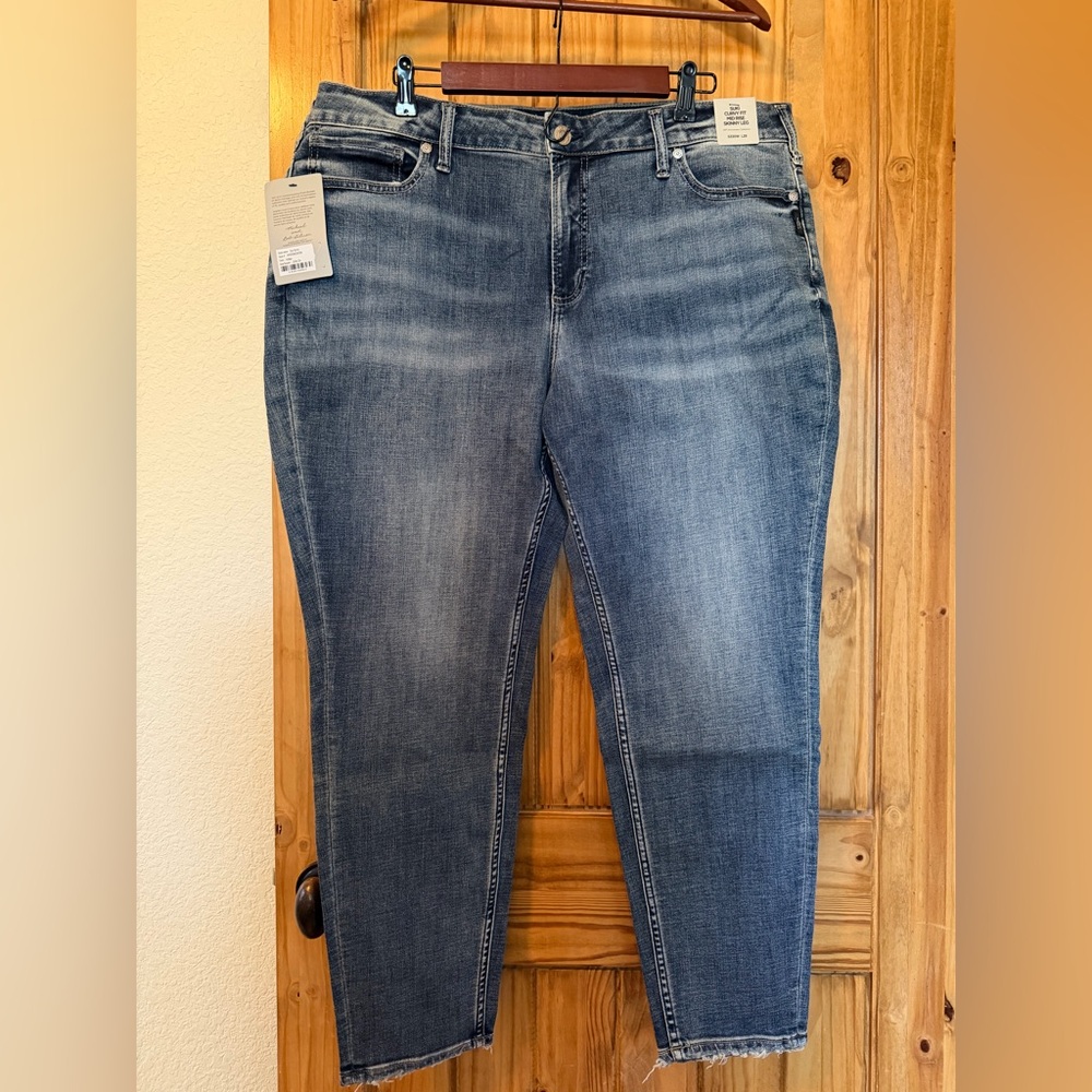 Silver Jeans NWT - Suki Curvy Fit Mid Rise Skinny Leg - Size 20W/29